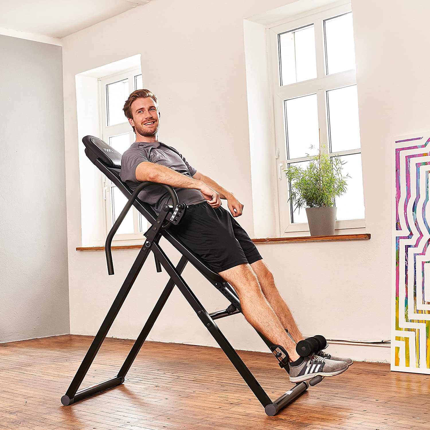 SportPlus Inversionsbank, klappbarer Schwerkrafttrainer, Inversion Table mit 6 Inversionswinkel, Streckbank zur Entlastung der Wirbelsäule, Nutzergewicht bis 135 kg, Rückenstrecker, Sicherheit geprüft