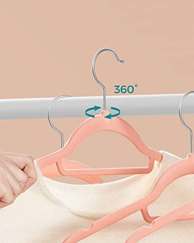 Velvet, 50 Pack, Non-Slip Clothes Hangers, 0.6 cm Thickness, Space Saving, 360° Swivel Hooks, 43.5 cm Long, for Coat, Jacket, Shirt, Dress, Trousers, , Pink Light, 43,5 x 0,6 x 22,5 cm