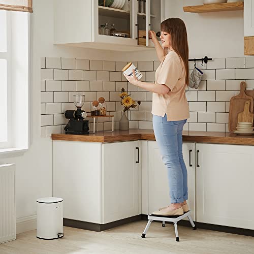 Step Ladder, Folding Step Stool, Steel, Meets EN 14183 Standard, Non-Slip Rubber Pad, for Bathroom, Kitchen, Load up to 150 kg, 37.5 x 26.5 x 17.5 cm, White