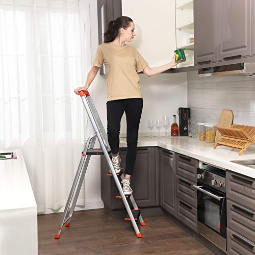 Step Ladder 4 Steps, Aluminium Ladder with 12 cm Wide Steps, Folding Ladder with Tool Tray and Anti-Slip Feet, Max. Static Load 150 kg, TÜV Rheinland Test, GS EN131, Black